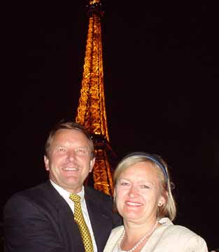 Magne and Margrit in front of the Eiffel Tower